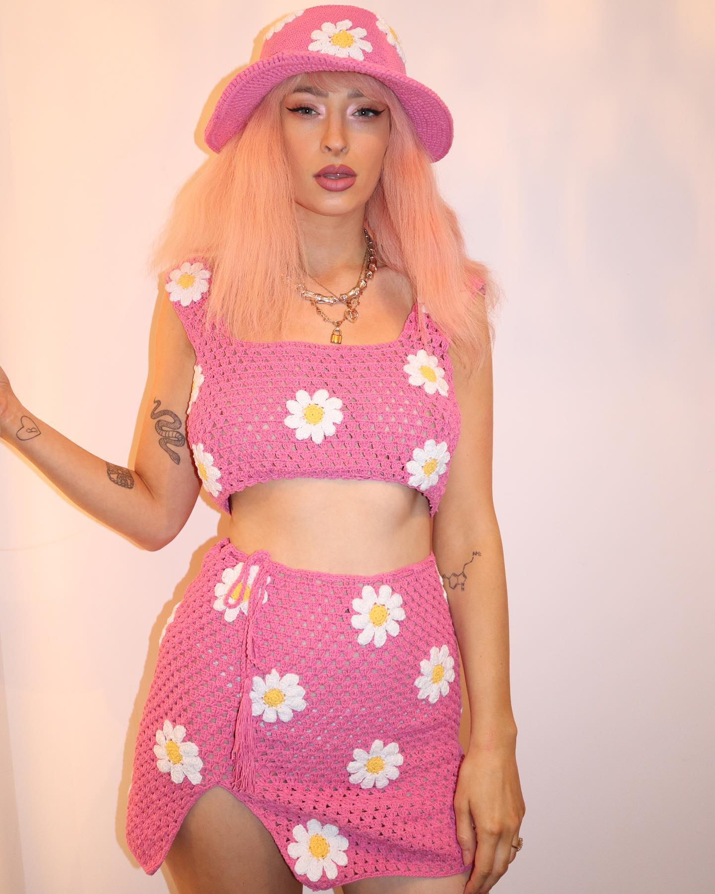 PINK DAISY HAT