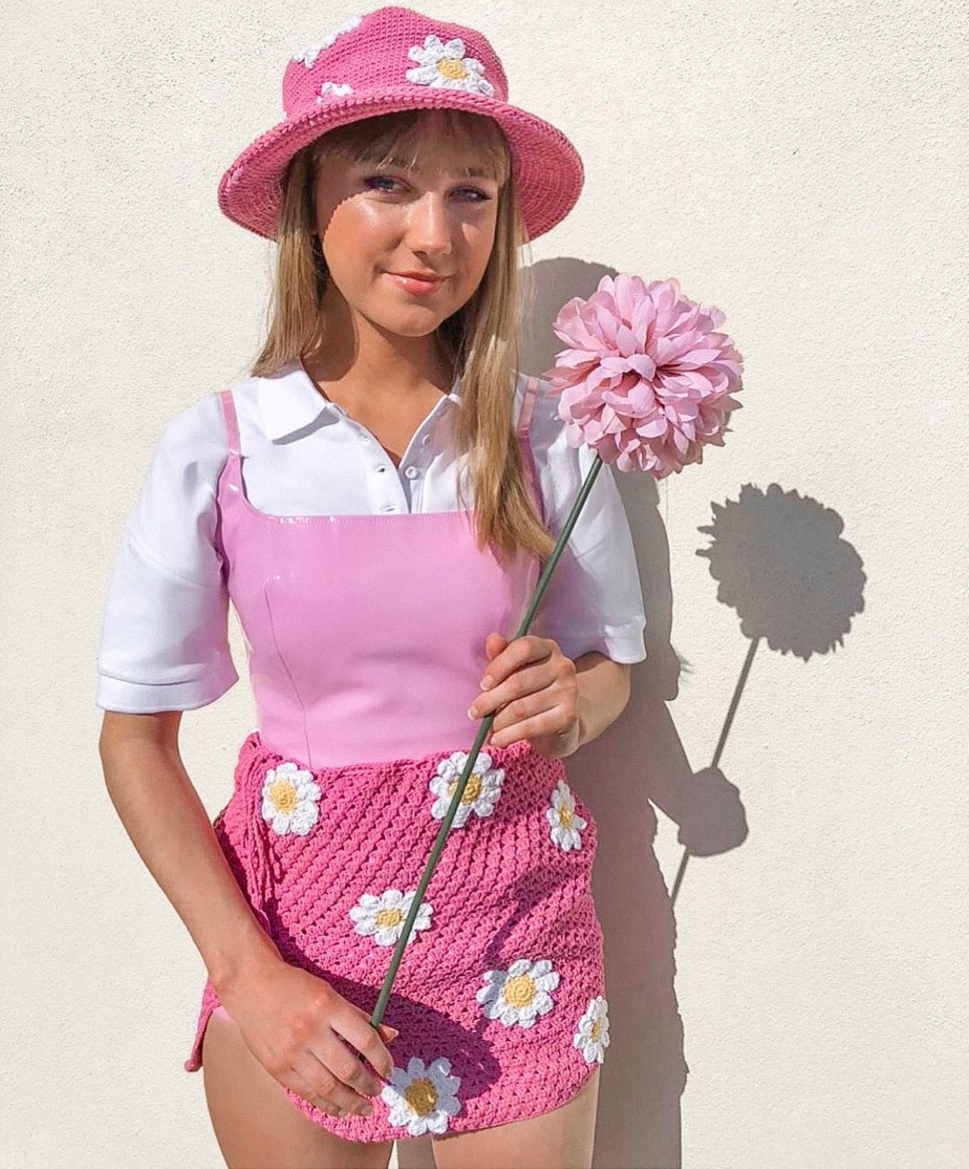 PINK DAISY HAT