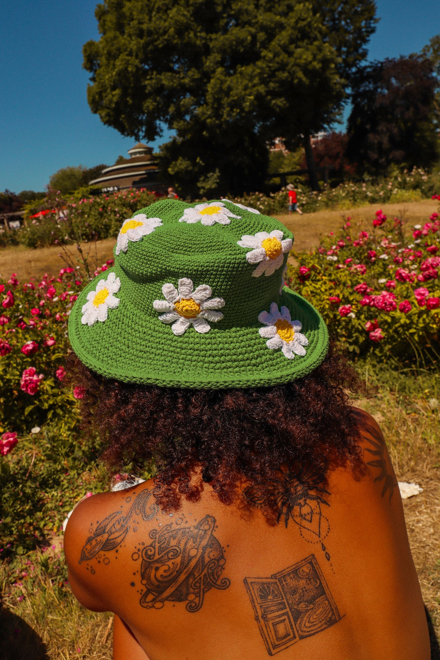 GREEN DAISY HAT