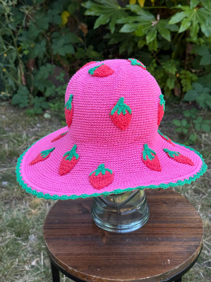 STRAWBERRY CUTIE HAT