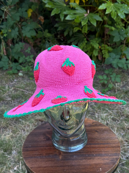 STRAWBERRY CUTIE HAT