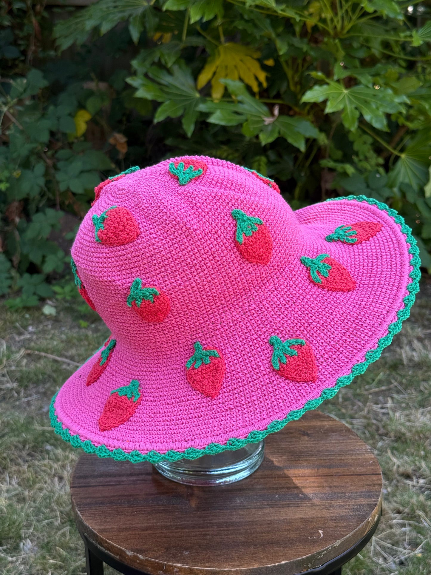 STRAWBERRY CUTIE HAT